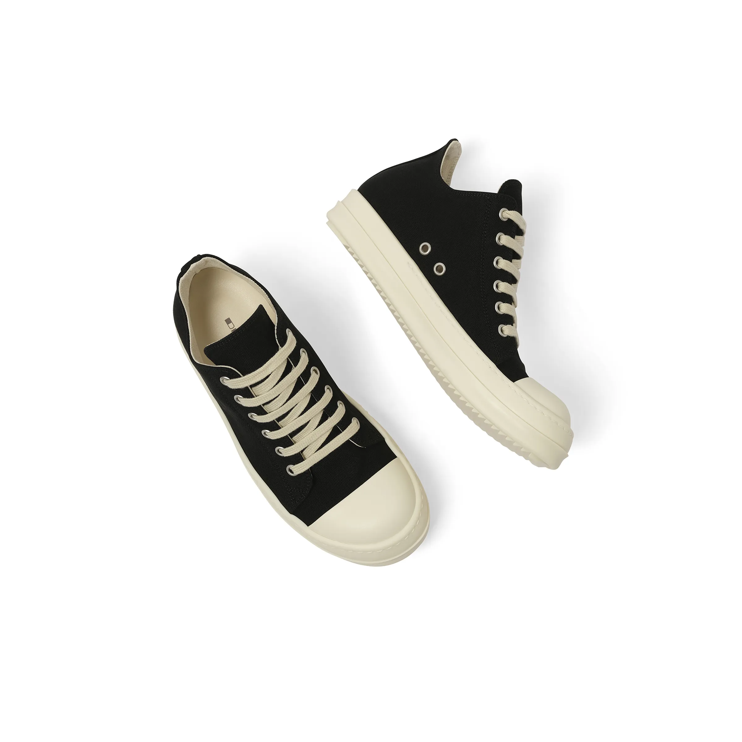 Canvas Low Sneaks in Black/Milk