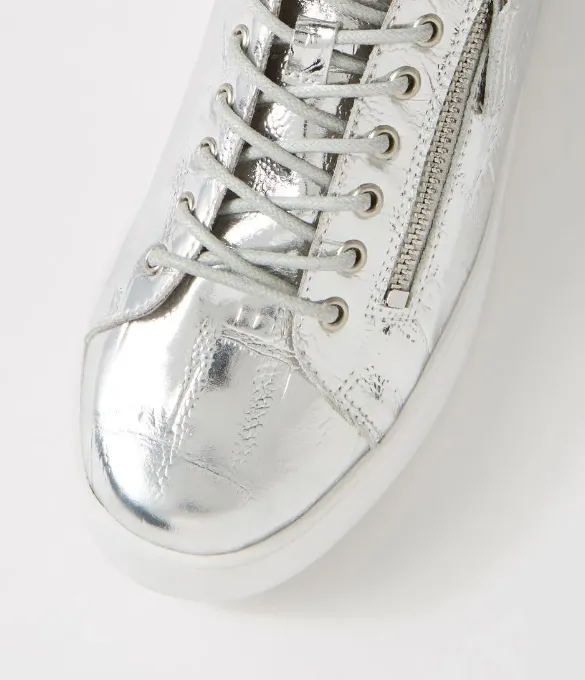 WOLFIE SNEAKER